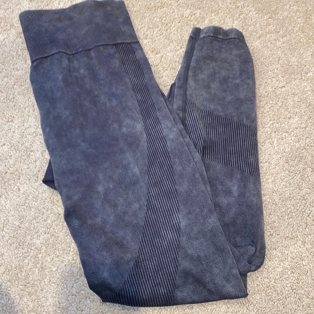 VS PINK high waisted seamless leggings acid wash